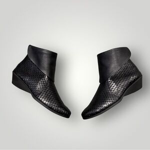 ARCHE Black Snakeskin-Embossed Leather Ankle Boots Fold-Over‎ Cuff Wedge Heel 36